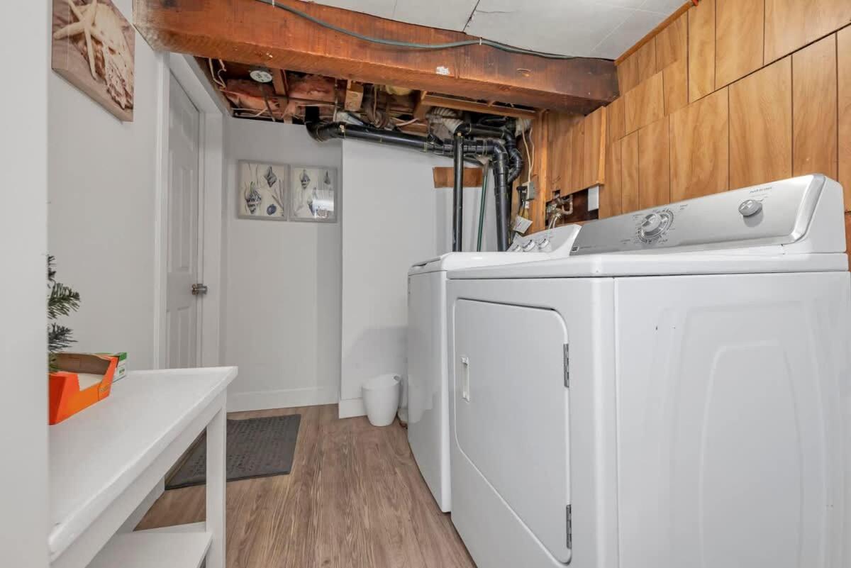 Quaint 1 Bedroom Lower Suite In Victoria, Bc Exterior foto